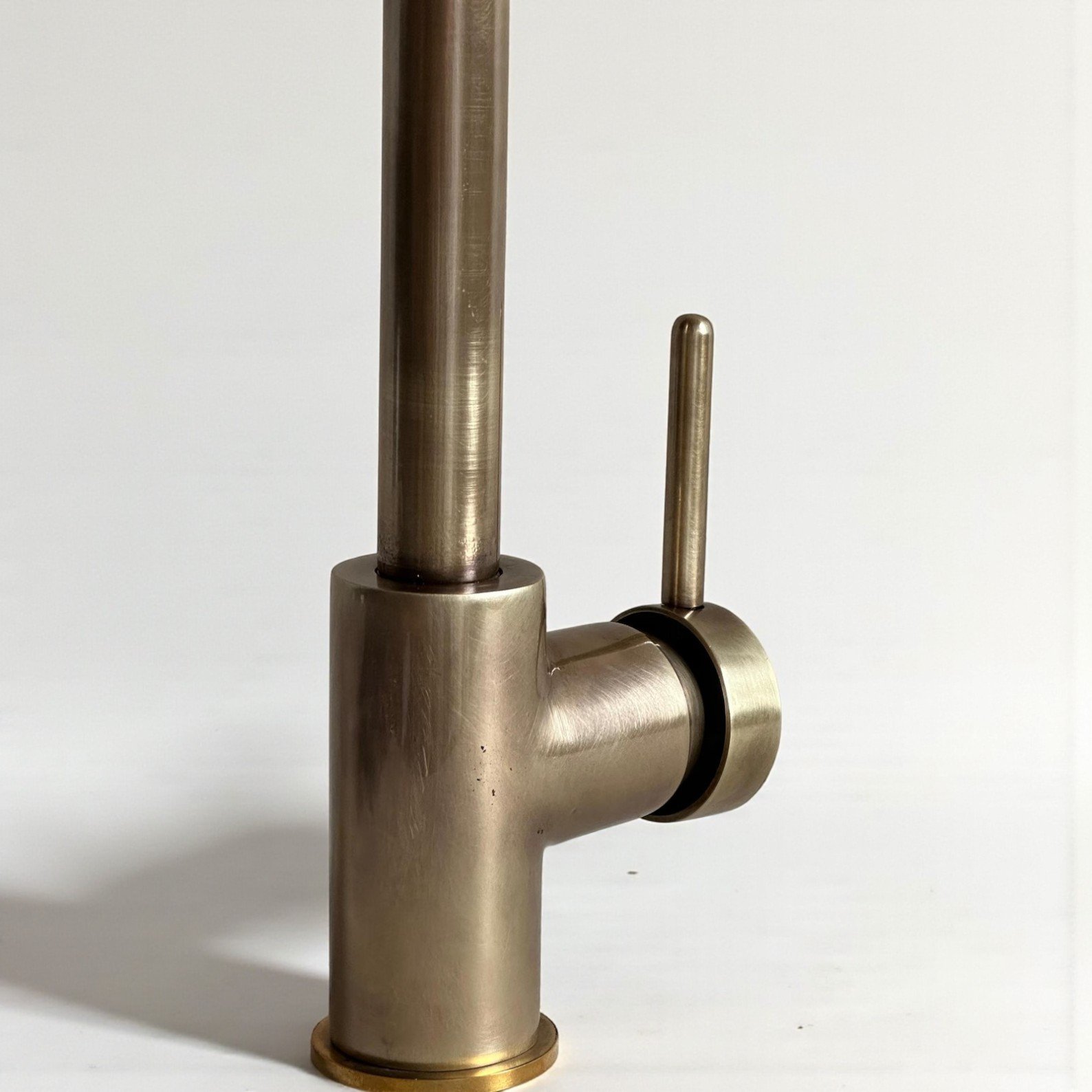 Aged Bronze Gooseneck Bathroom Faucet – Elegant Sink Tap 2 Aged Bronze Gooseneck Bathroom Faucet – Elegant Sink Tap - Image 2